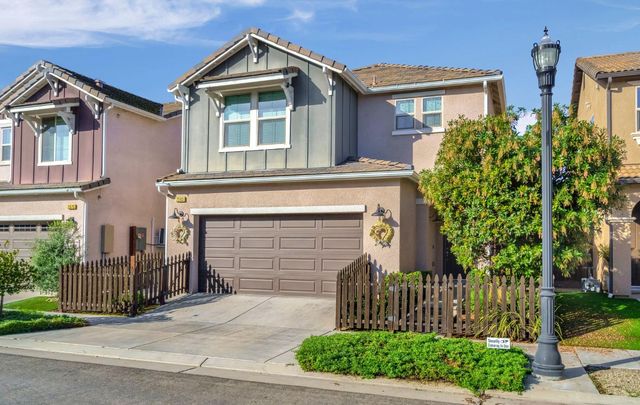 2583 N Mcarthur Avenue, Fresno, CA 93727