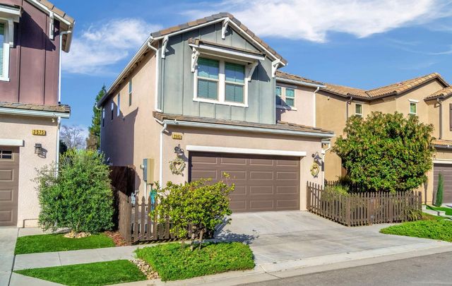 2583 N Mcarthur Avenue, Fresno, CA 93727