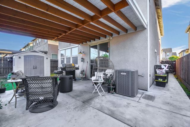 2583 N Mcarthur Avenue, Fresno, CA 93727