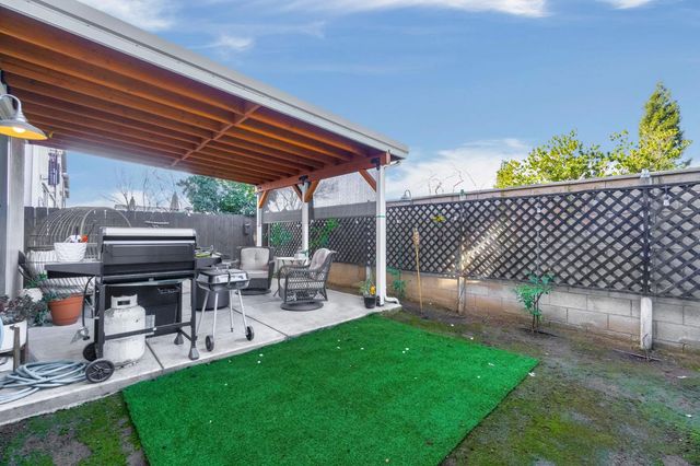 2583 N Mcarthur Avenue, Fresno, CA 93727