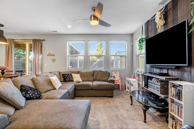 2583 N Mcarthur Avenue, Fresno, CA 93727