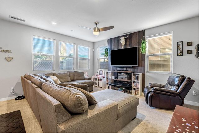 2583 N Mcarthur Avenue, Fresno, CA 93727