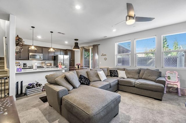 2583 N Mcarthur Avenue, Fresno, CA 93727