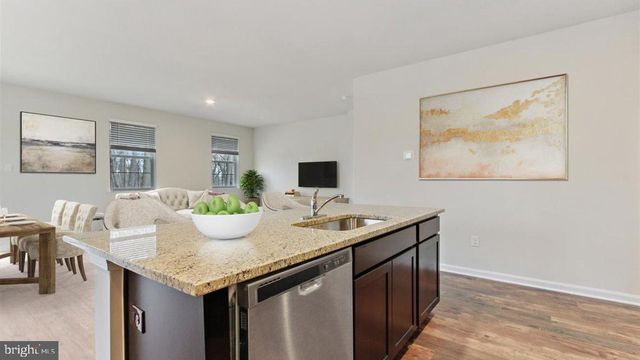 125 WOODFORD DR, Stephens City, VA 22655