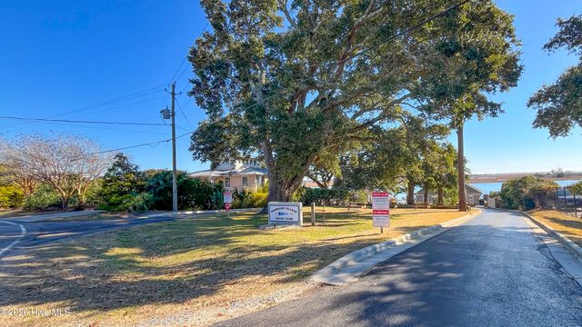 754 Country Club Drive, Hampstead, NC 28443