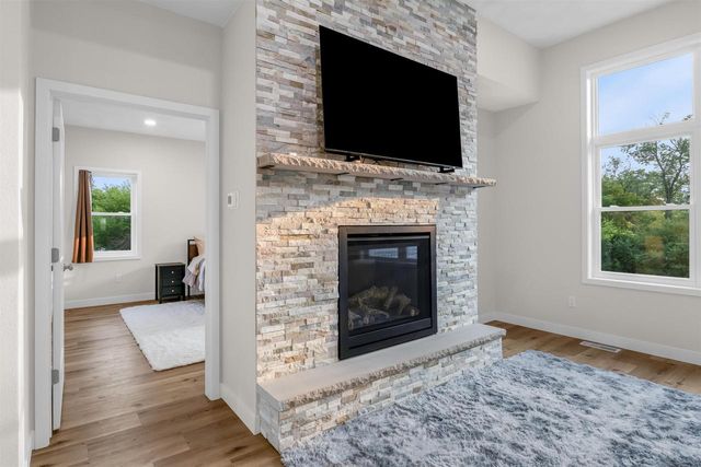 5611 N Vista, Janesville, WI 53548