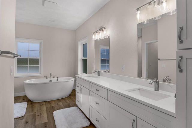 5611 N Vista, Janesville, WI 53548
