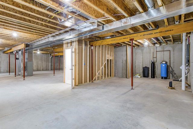 5611 N Vista, Janesville, WI 53548