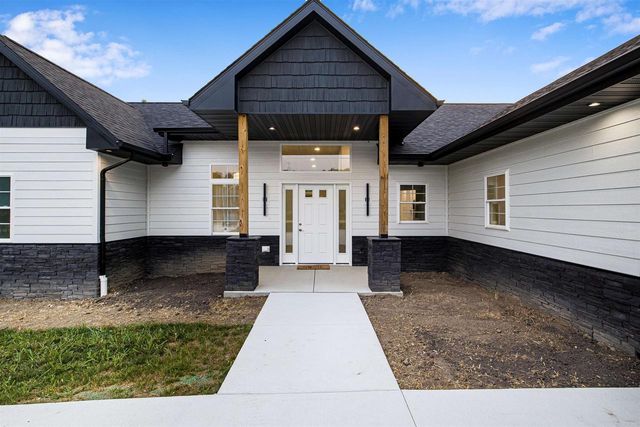 5611 N Vista, Janesville, WI 53548