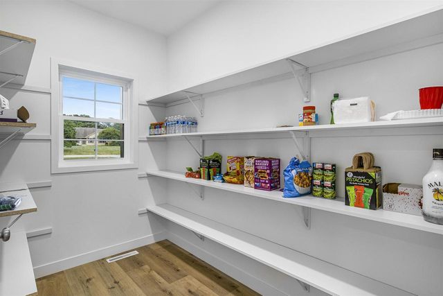 5611 N Vista, Janesville, WI 53548