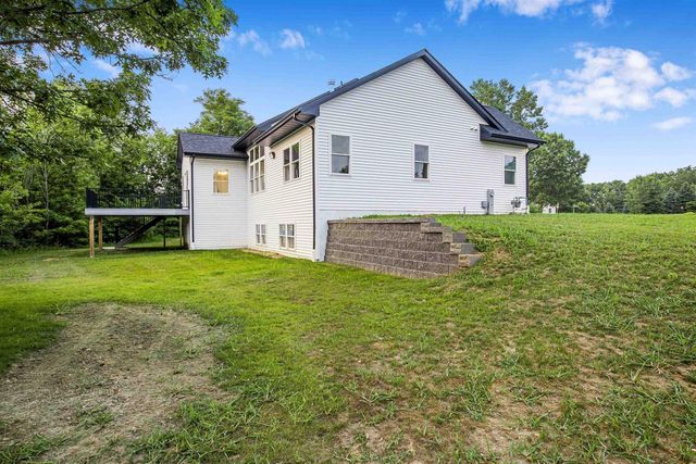 5611 N Vista, Janesville, WI 53548
