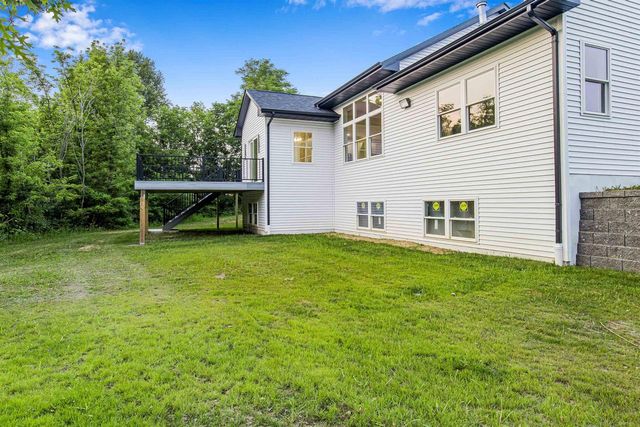 5611 N Vista, Janesville, WI 53548