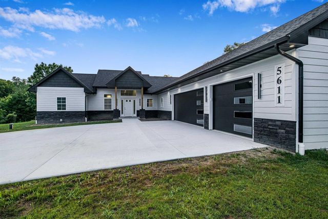 5611 N Vista, Janesville, WI 53548