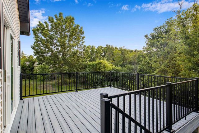 5611 N Vista, Janesville, WI 53548
