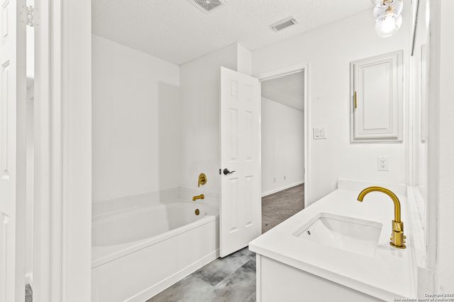 1687 Fir Circle, Schertz, TX 78154