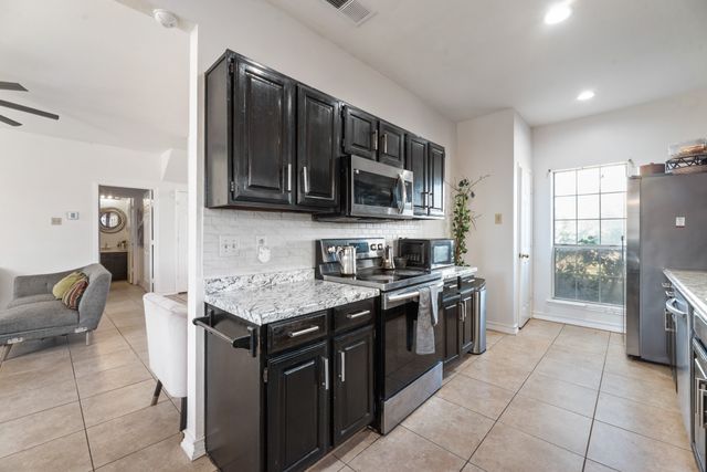 608 Fuller Drive, Cedar Hill, TX 75104