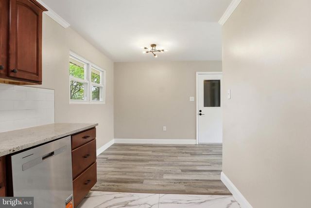 5013 LENKER ST, Mechanicsburg, PA 17050