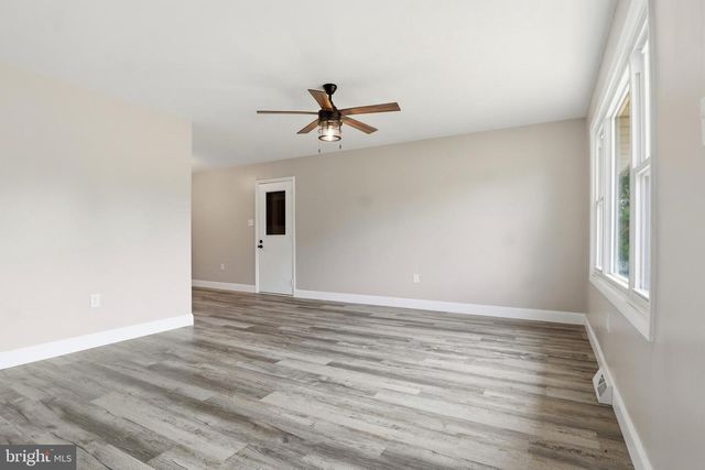5013 LENKER ST, Mechanicsburg, PA 17050