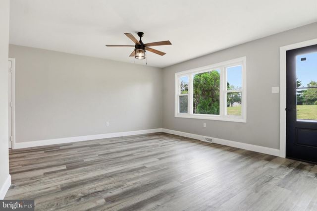 5013 LENKER ST, Mechanicsburg, PA 17050