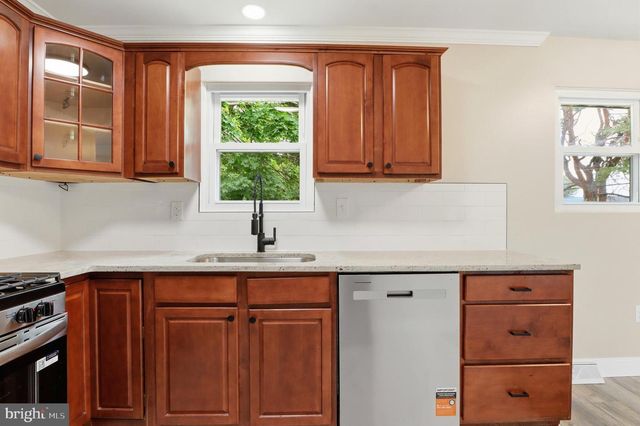 5013 LENKER ST, Mechanicsburg, PA 17050