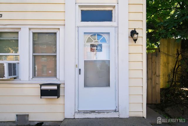 40 Throop Avenue, New Brunswick, NJ 08901