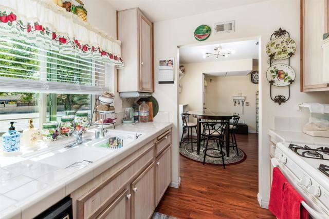 10758 Dabney Drive 40, San Diego, CA 92126