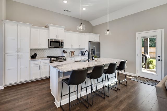 30 SOUTHAMPTON ST, Oakland, TN 38060