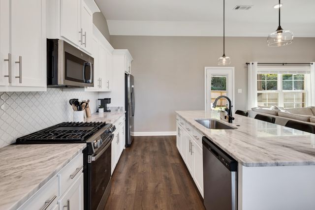 30 SOUTHAMPTON ST, Oakland, TN 38060