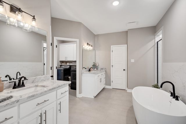 30 SOUTHAMPTON ST, Oakland, TN 38060