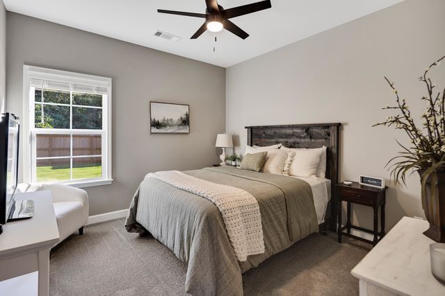 30 SOUTHAMPTON ST, Oakland, TN 38060