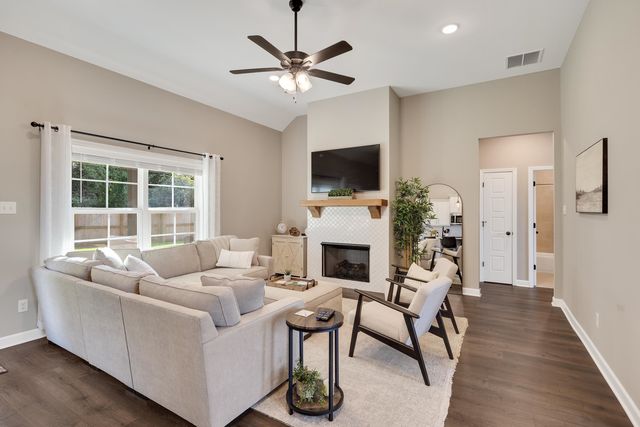 30 SOUTHAMPTON ST, Oakland, TN 38060