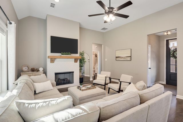 30 SOUTHAMPTON ST, Oakland, TN 38060