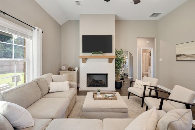30 SOUTHAMPTON ST, Oakland, TN 38060