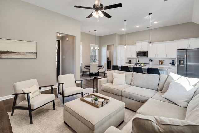 30 SOUTHAMPTON ST, Oakland, TN 38060