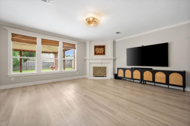 2300 Eden Green Drive, Arlington, TX 76001