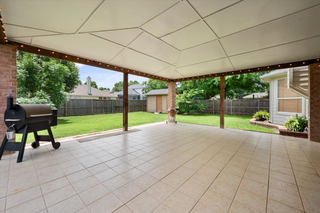 2300 Eden Green Drive, Arlington, TX 76001