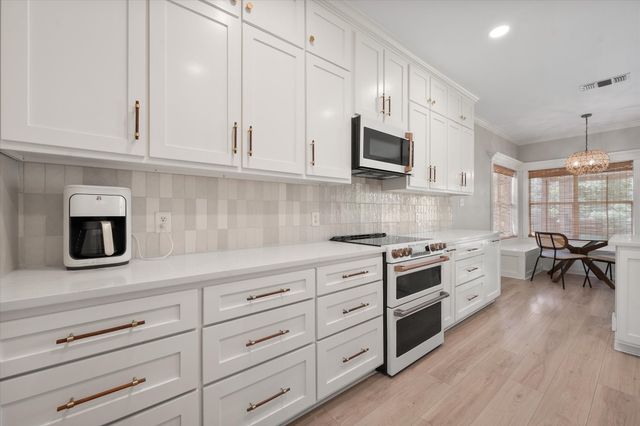 2300 Eden Green Drive, Arlington, TX 76001