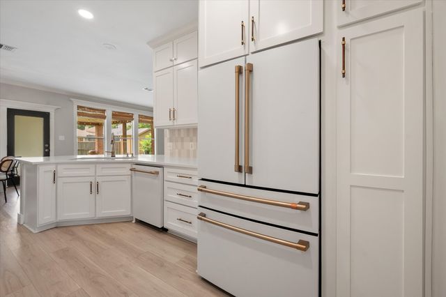2300 Eden Green Drive, Arlington, TX 76001