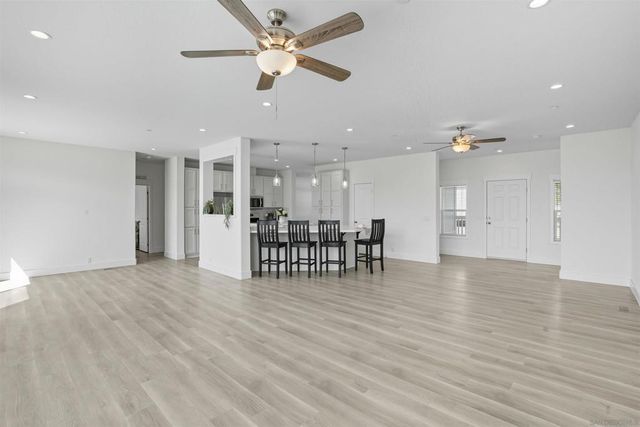 2080 82 Curtis, Vista, CA 92084