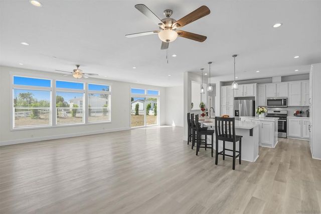 2080 82 Curtis, Vista, CA 92084