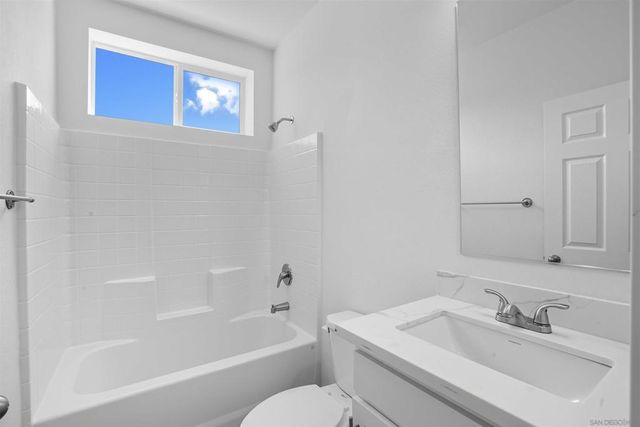 2080 82 Curtis, Vista, CA 92084