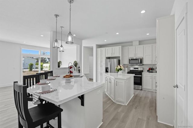 2080 82 Curtis, Vista, CA 92084