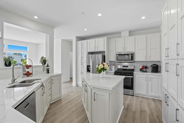 2080 82 Curtis, Vista, CA 92084