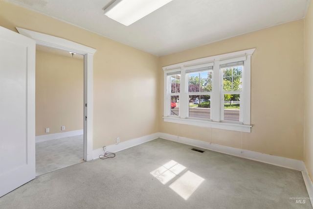 903 7th St S, Nampa, ID 83651
