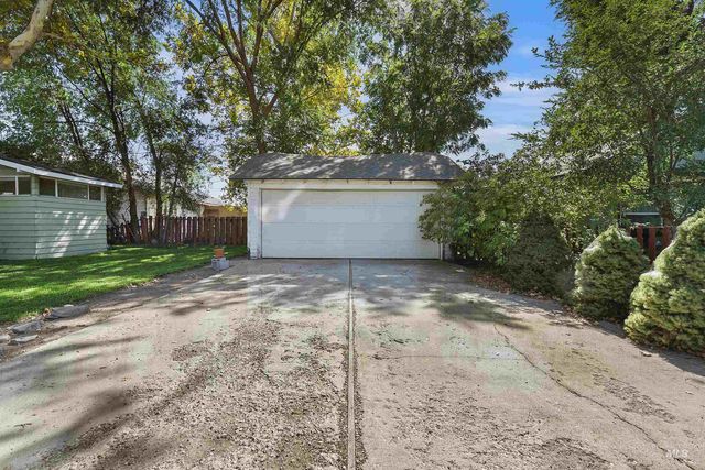 903 7th St S, Nampa, ID 83651
