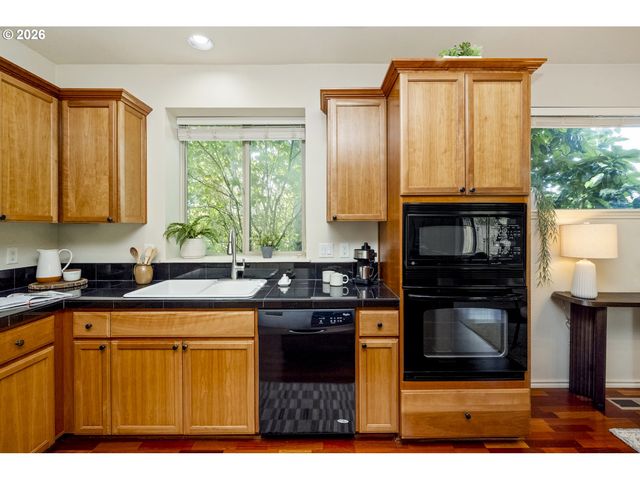 16393 Sw KESSLER Ln, Portland, OR 97224
