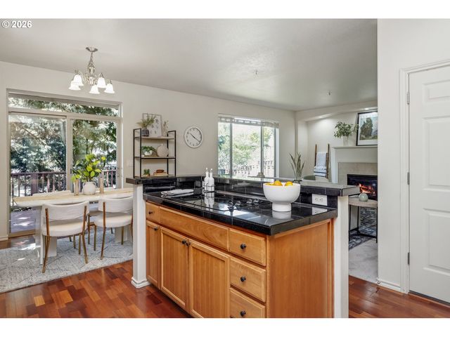 16393 Sw KESSLER Ln, Portland, OR 97224