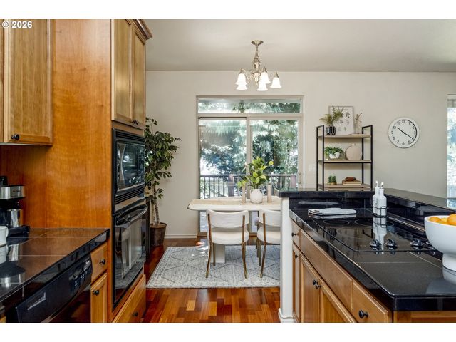 16393 Sw KESSLER Ln, Portland, OR 97224