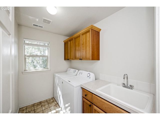 16393 Sw KESSLER Ln, Portland, OR 97224