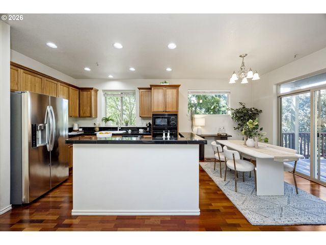 16393 Sw KESSLER Ln, Portland, OR 97224